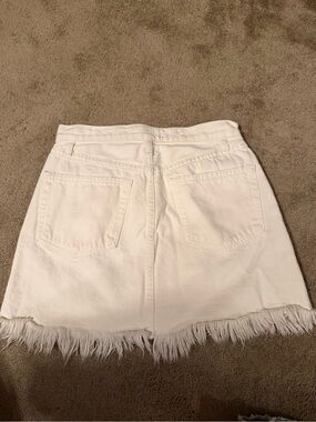 Frame Denim White Mini Skirt with Raw Hem